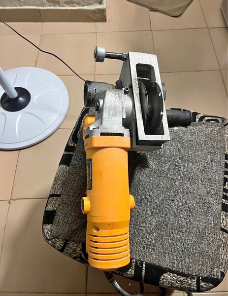 Meuleuse d'angle électrique professionnelle DEWALT