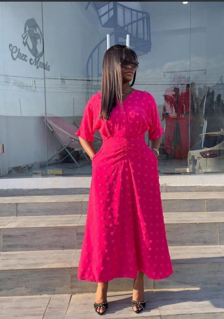 Robe élégante à pois pour femme