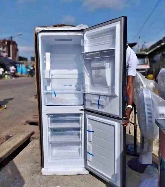 Réfrigérateur combiné spacieux