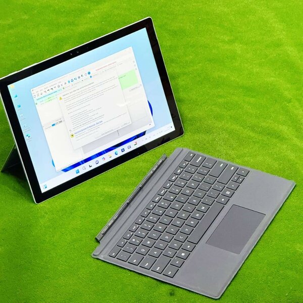 *MICROSOFT SURFACE PRO 4*