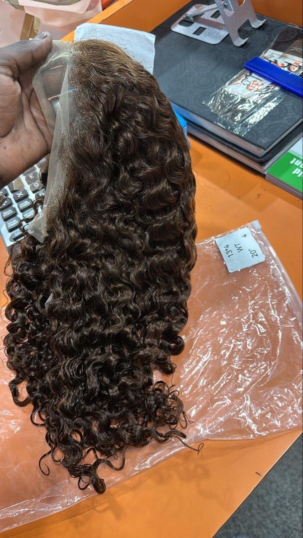 Perruque Bouclée en Dentelle