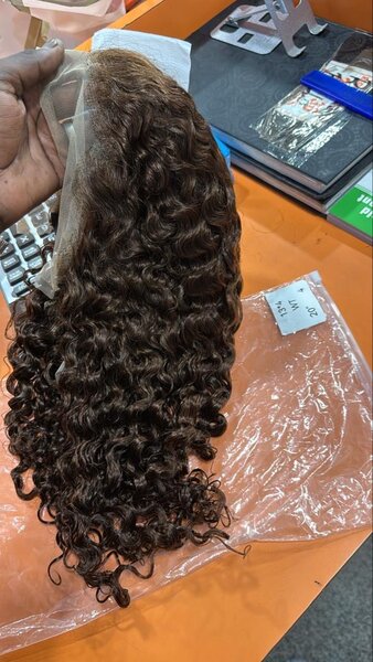 Perruque Bouclée en Dentelle