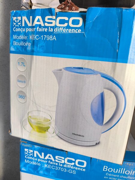 Bouilloire Électrique Nasco 1.7L
