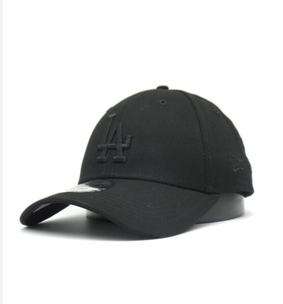Casquette noire stylée