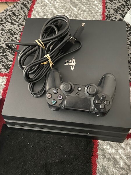 PS4 pro quasi neuf
