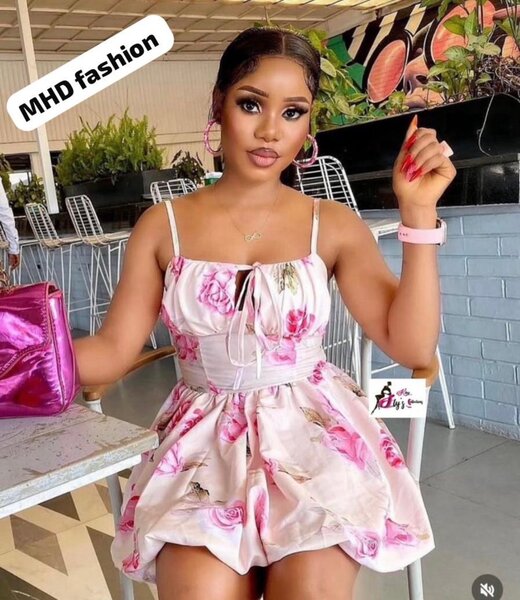 Robe à fleurs élégante femme