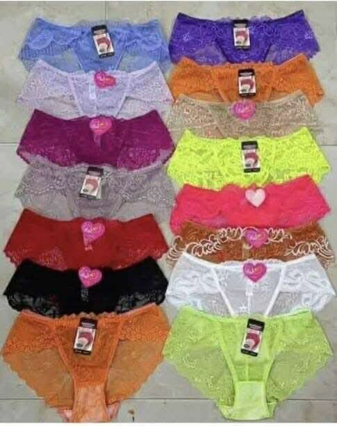 Culottes en dentelle couleur assortie