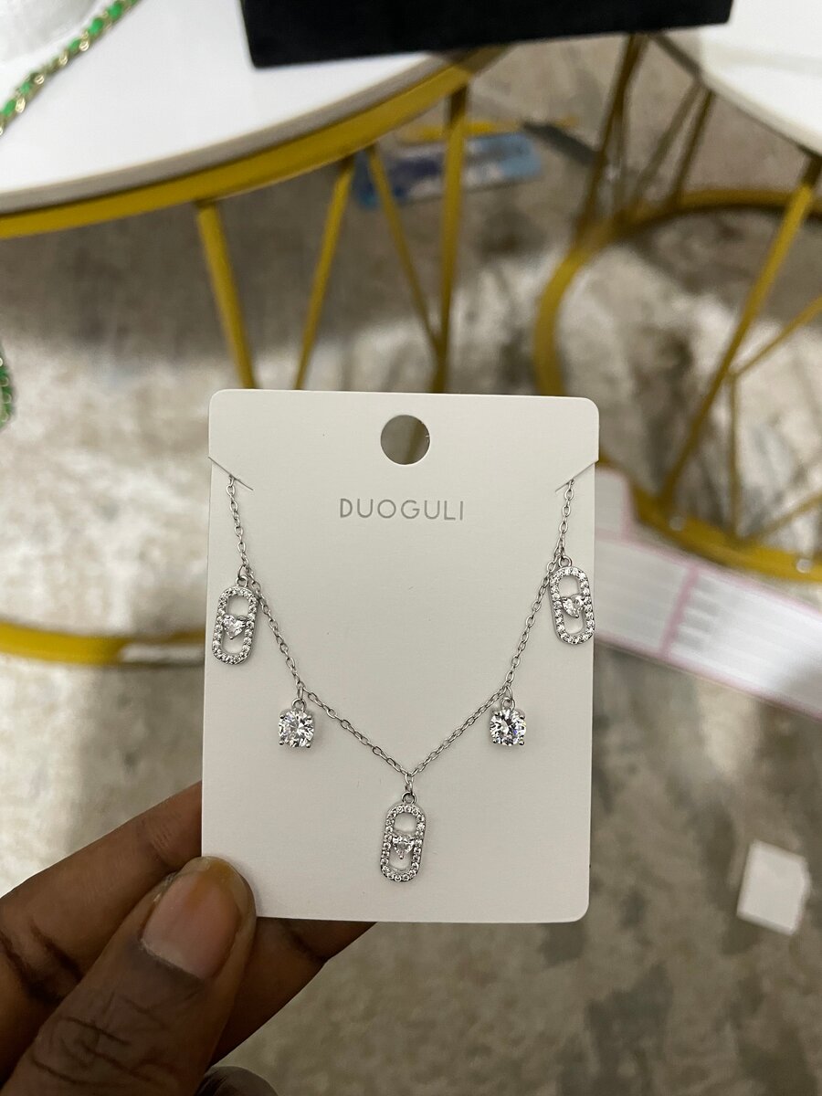 Collier pendentif élégant