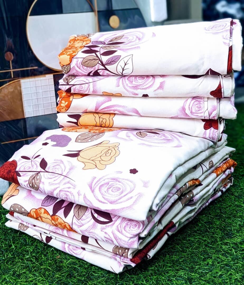  set includes 2 bedsheets and 4 pillowcases.