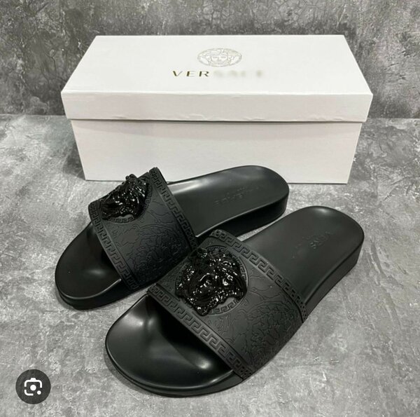 Claquettes noires élégantes homme