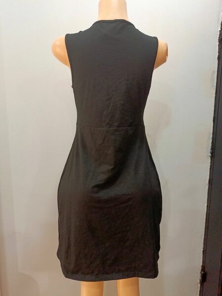 Robe Noire Élastique Élégante