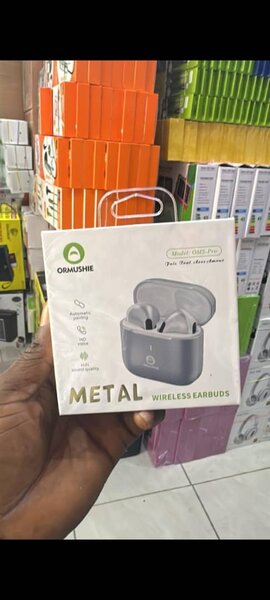 airpods ormushie metal