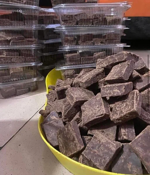 Chocolat noir brute 60 à 2000f