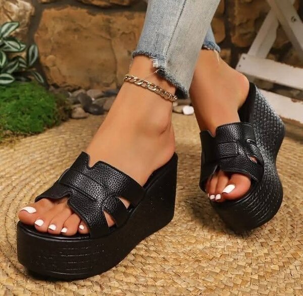 Sandales compensées noires