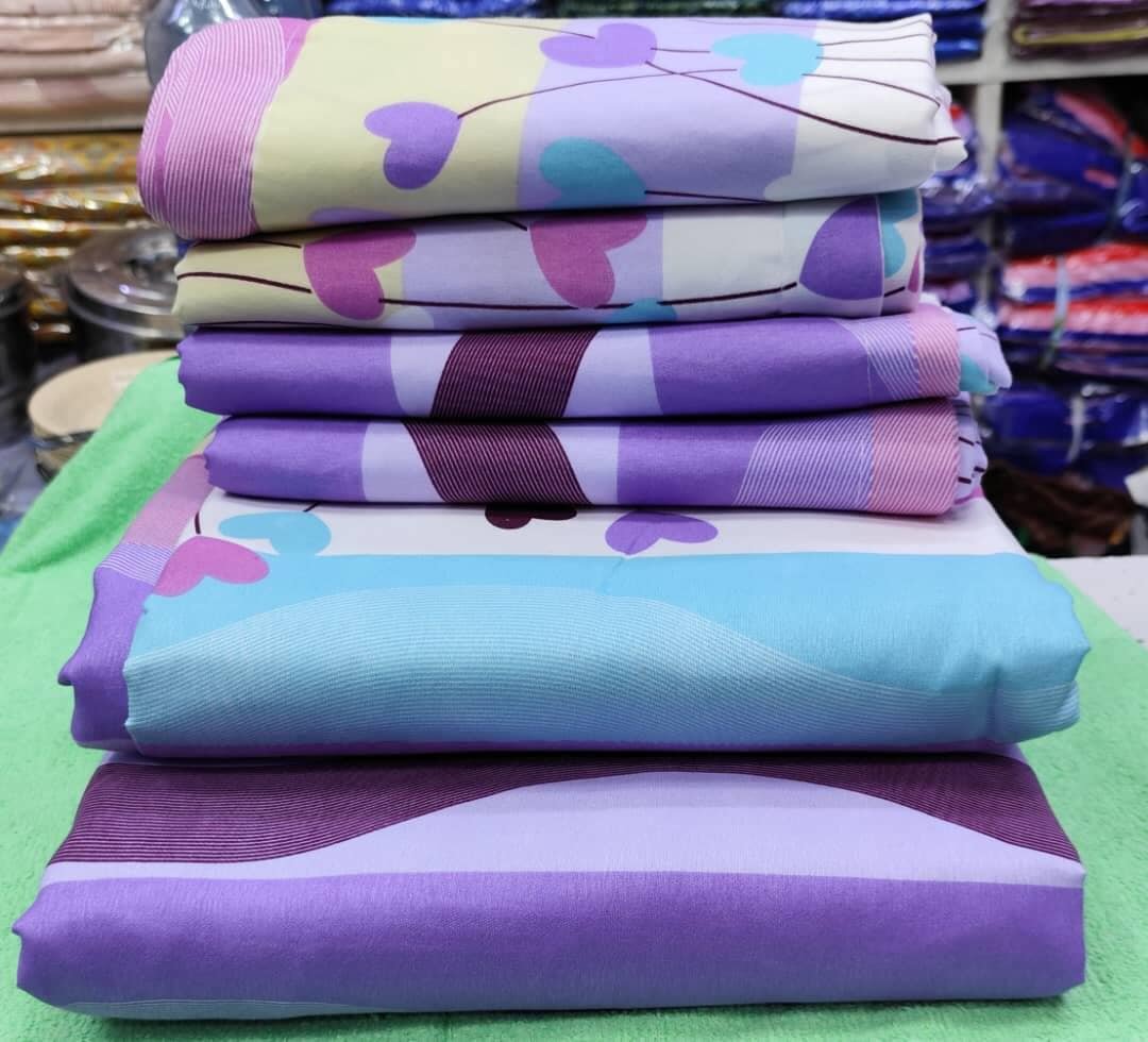  set includes 2 bedsheets and 4 pillowcases.