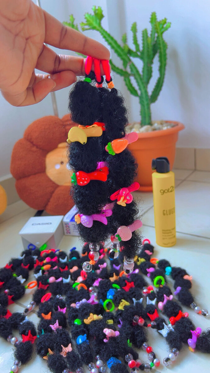 Pompom  colorées en perles enf