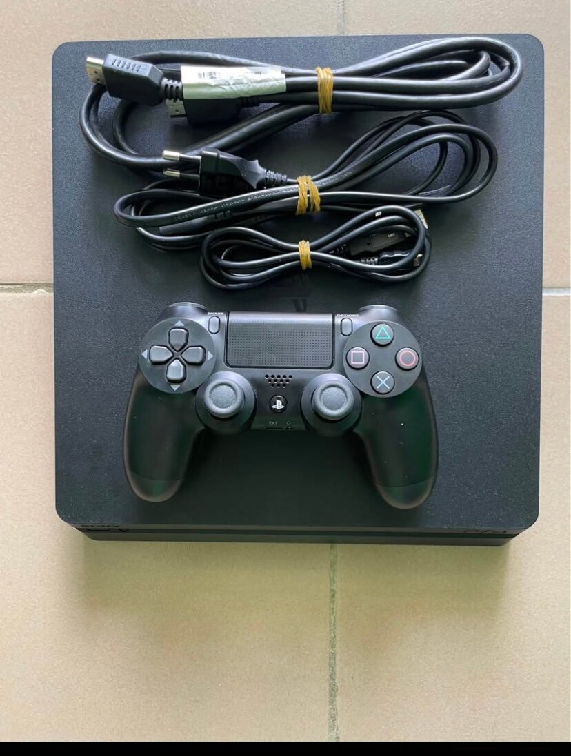 Console PS4 Slim avec manette