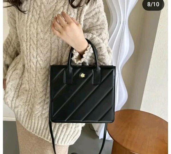 Medium size bags black