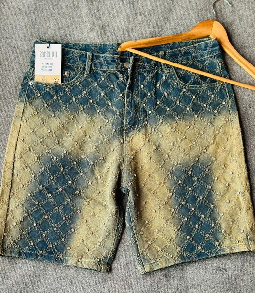Short en jean décoratif