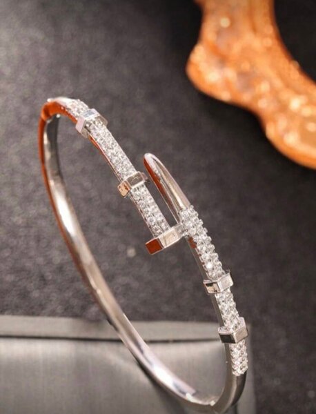 Bracelet clou luxe serti