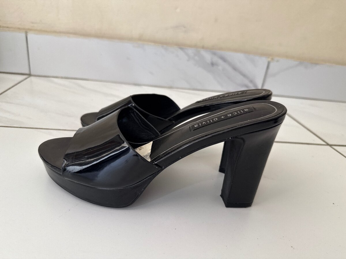 Sandales à talons noirs élégants