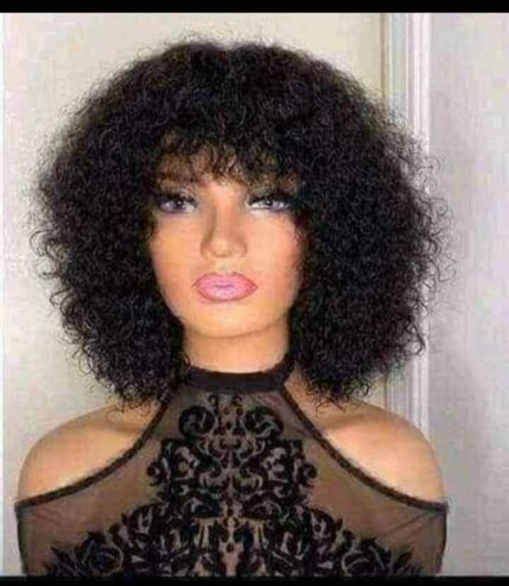 Perruque bouclée noire