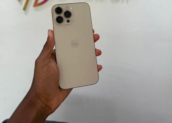 IPHONE 13pro max 256Gb 90 percent battery