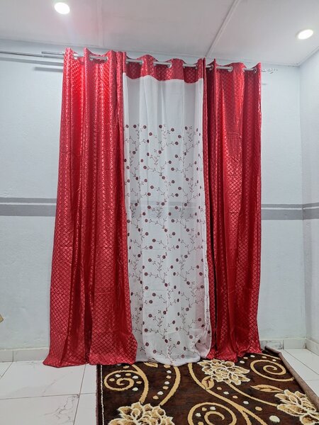 Rideaux élégants rouge et blanc