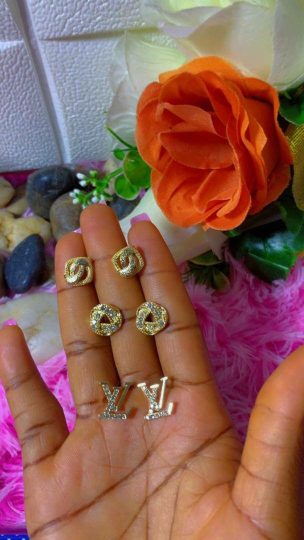 Boucles d'oreilles élégantes en perles et cristaux