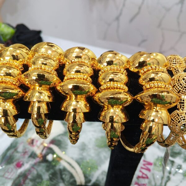 Bracelets dorés élégants