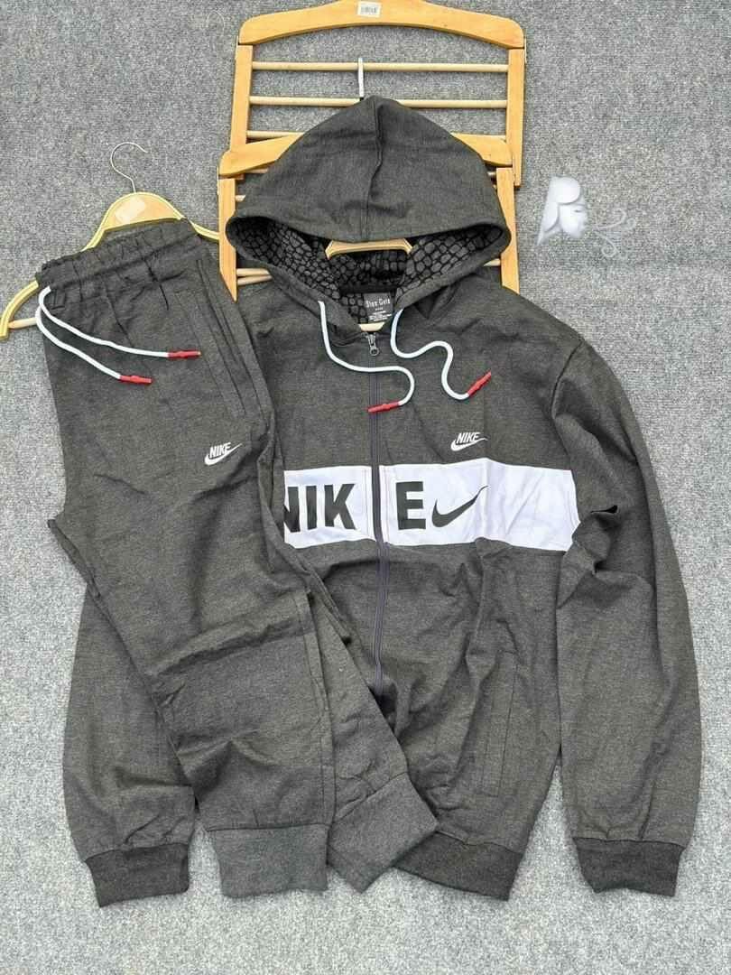 Complet des pull et biens d'autres