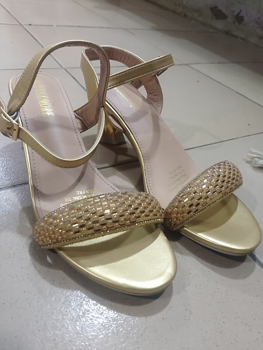 Sandales à talons scintillantes