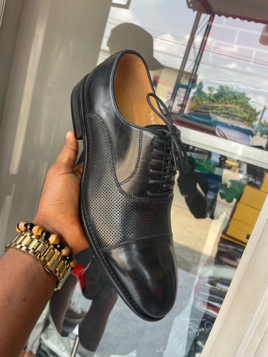 Paires de souliers de marque