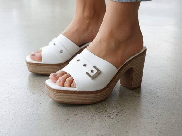 Sandales compensées en cuir blanc