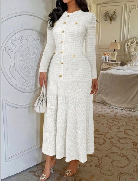 Robe élégante en tricot blanc