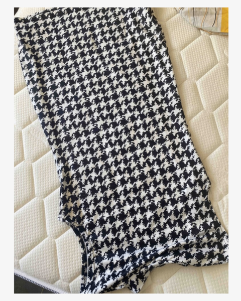 Robe moulante pied-de-poule