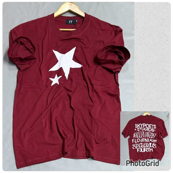 T-shirt rouge avec étoiles blanches