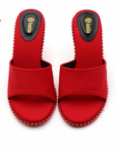 Mules. Sandales à talons