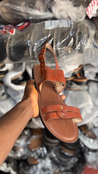 Sandales en cuir marron