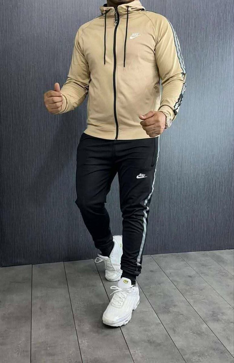 Costume de sport homme