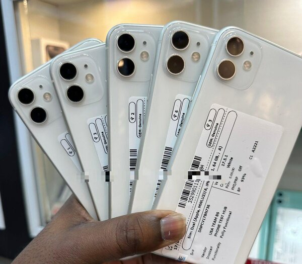 iPhone 11 quasi neuf 64 go (colis )