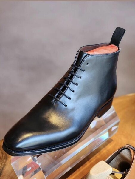 Chaussure soulier en lacet chaine sur le côté en cuir