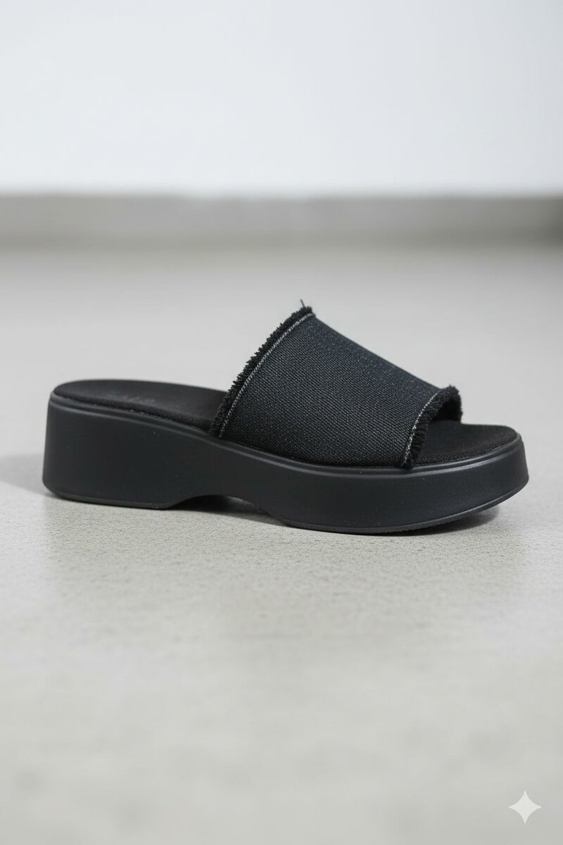 Sandales compensées noires élégantes