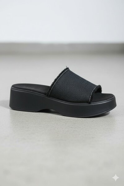 Sandales compensées noires élégantes