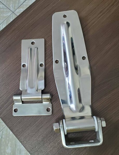 Charnières robustes en acier