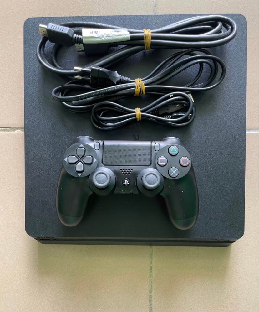 Console PS4 avec manette