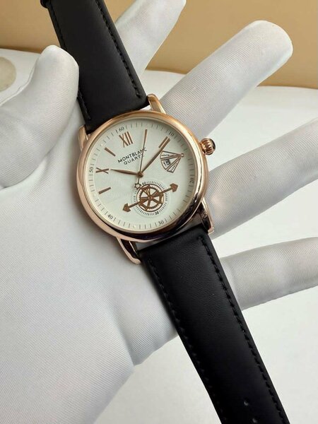 Montre élégante en cuir pour hommes