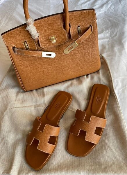 Sac en cuir avec sandales