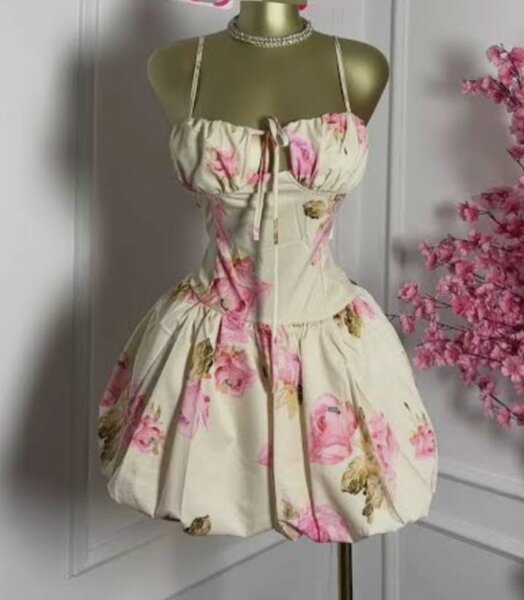 Robe élégante à fleurs