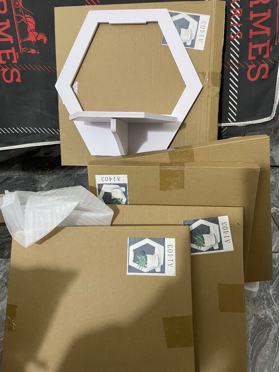 Étagère murale hexagonale